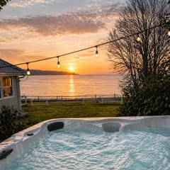 Private Beachfront | Hot Tub I Sleeps 10 + Casita